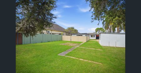 Spacious four- bedroom family home in Cambridge Park - Photo 5
