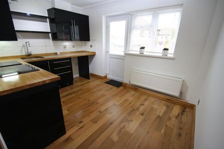 2 bedroom semi-detached house to rent - Photo 4