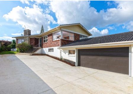 3 Spacious Rooms plus 3 utlity rooms - Photo 3