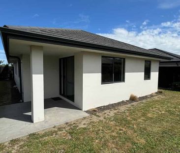 Easy Living - Photo 2