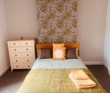 4 bedroom terraced house to rent - Photo 5