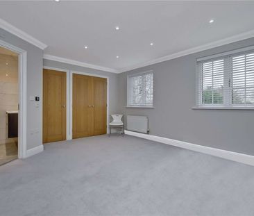 A modern semi-detached family home finished to a high standard - Photo 4