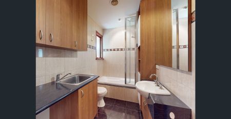 Neat & Tidy Victorian house in a great location - Photo 4