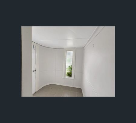 42 Lucas Street, Berserker, Qld 4701 - Photo 5