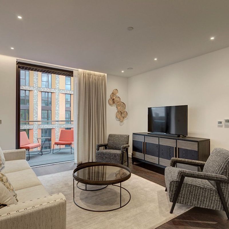 Charles Clowes Walk, London, SW11 - Photo 1