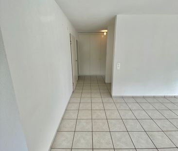 Zu vermieten nach Vereinbarung frisch renovierte 4.5 Zi-Wohnung mit... - Photo 2