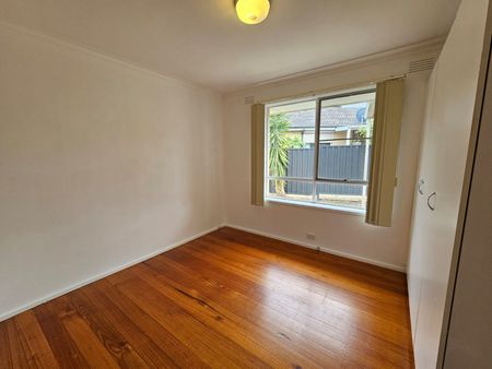 81 Patrick Street, Oakleigh East VIC 3166 - House For Rent | Domain - Photo 4