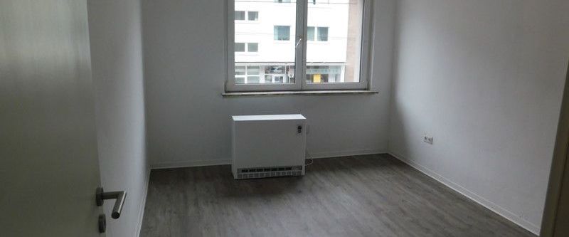 Frisch renoviert! Klasse 3-Zimmer-Wohnung mit Balkon! - Foto 1