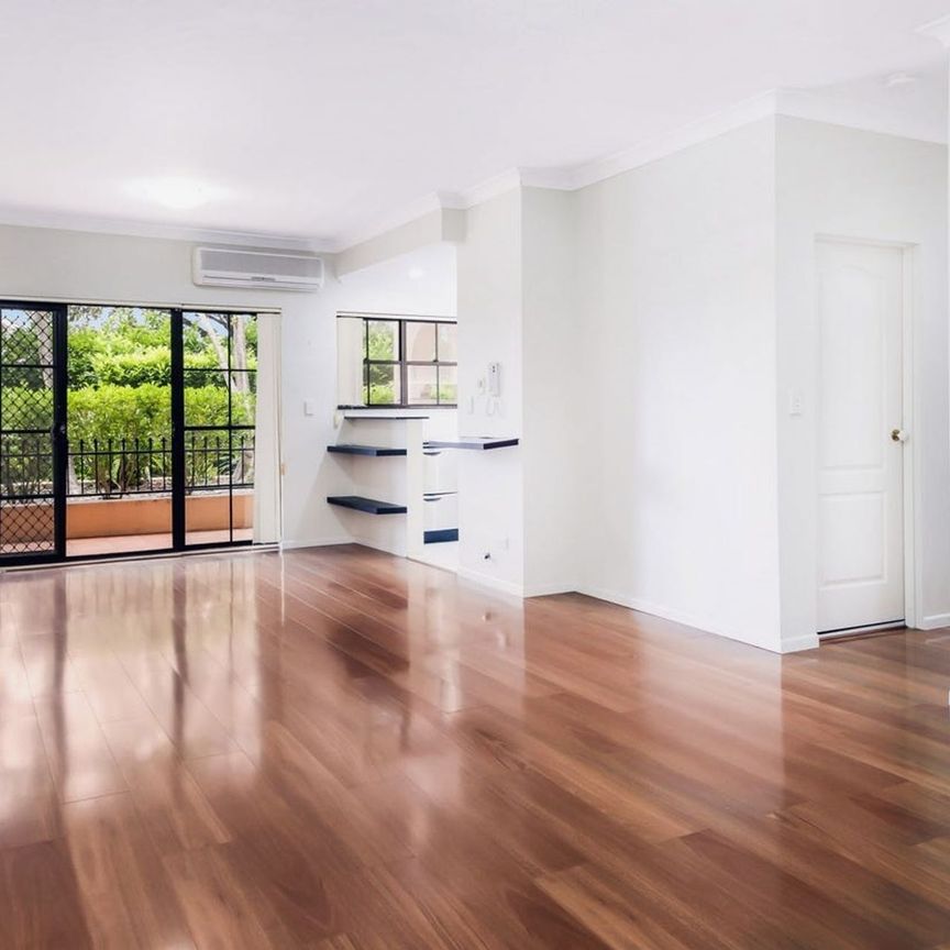 Ground Floor Two Bedroom Terrace Apartment - Photo 1