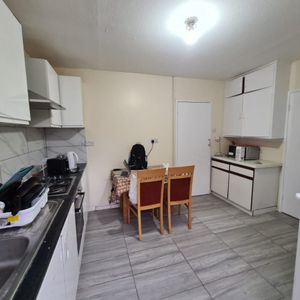 Lavender Rise, UB7, West Drayton - Photo 2