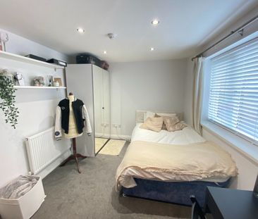 8 bed Detached House for Rent - Photo 6