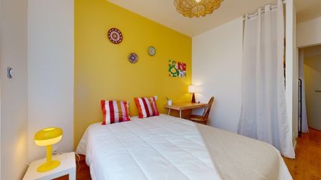 BATAILLE Roommate 3 Bedrooms at Lyon 8e - Photo 2