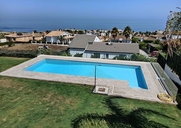 Villa with spectacular sea views for rent in Alcaidesa