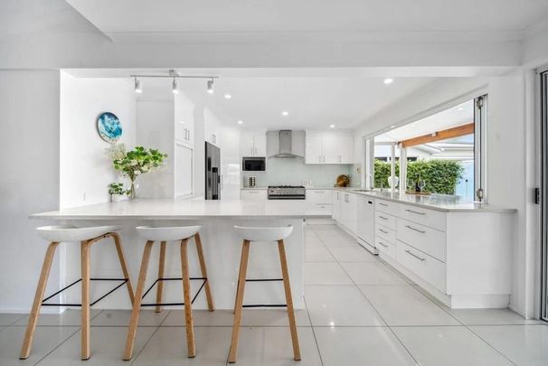 Exceptional Waterfront Residence in Prime Minyama location - Photo 1