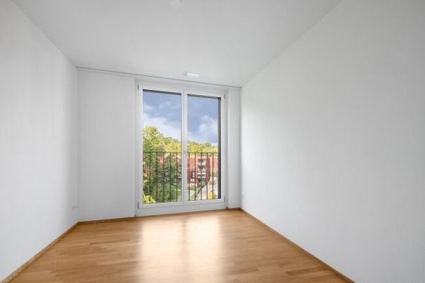 Modern life in cast iron - Photo 1