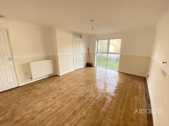 4 bedroom end of terrace house to rent - Photo 1