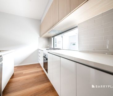 Stunning Townhouse with City Views - Photo 6