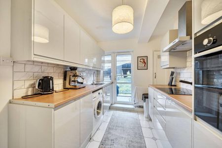 3 bedroom flat to rent - Photo 3