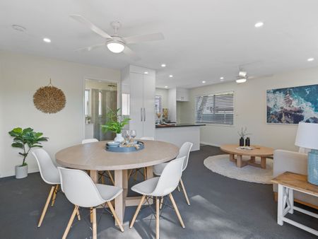 Modern 2-Bedroom Granny Flat with Fully Fenced Yard! - Photo 5
