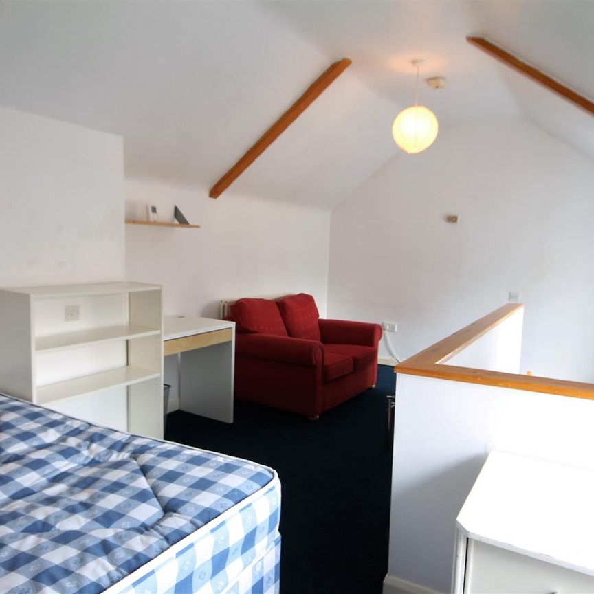 Victoria Square, Jesmond - Photo 1