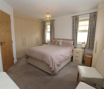 Holts Crest Way, Leeds City Centre, LS12 2AG - Photo 1