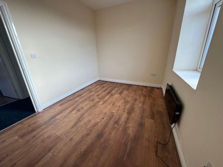 2 bed upper flat to rent in TS28 - Photo 2