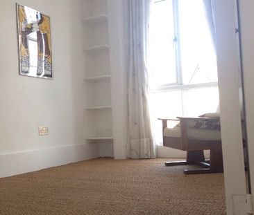 2 Bed Flat, Montacute Road, SE6 - Photo 2