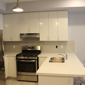 Executive Townhouse w/ Beautiful Upgrades - Photo 3