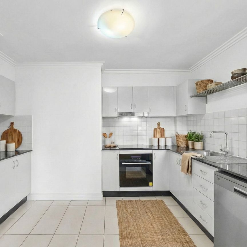 Modern 2 Bedroom Sanctuary with Mountain Views: Move In Before Christmas - Photo 1