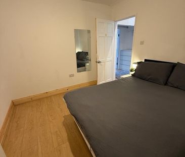 Room in a Shared Flat, Wallwood St, E14 - Photo 3