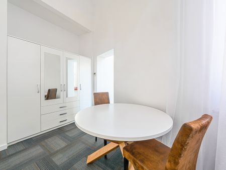 Kompaktowe Umeblowane w Bardzo Dobrej Lokalizacji - Zdjęcie 2