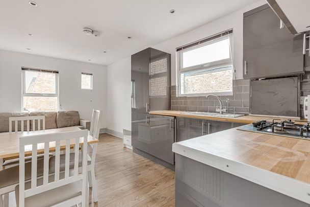 3 bedroom flat to rent - Photo 1