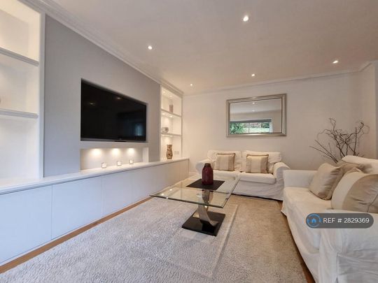 3 bedroom flat to rent - Photo 1