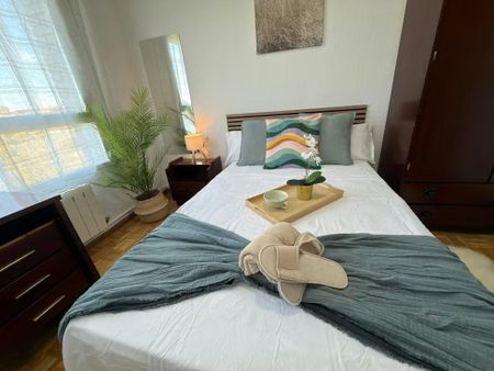 Calle de la Codorniz, Madrid, Community of Madrid 28047 - Photo 2