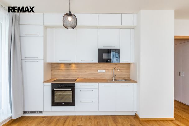 Pronájem bytu 1+kk v družstevním vlastnictví 39 m², Praha 5 - Stodůlky - Fotografie 1