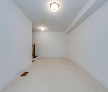 For Lease - 3327 Taha Gardens, Oakville, Ontario - Photo 3