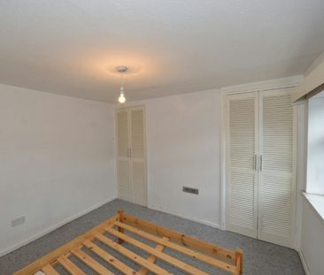 Terraced House to rent on - Photo 2
