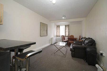 2 bedroom ground floor flat to rent - Photo 2
