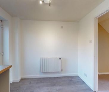 2 bedroom semi-detached house to rent - Photo 2