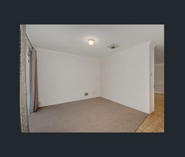 Family Home in Quiet Position - Photo 3