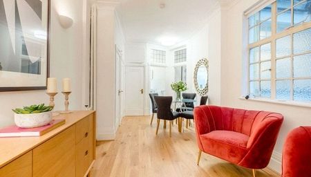 2 bedroom conversion flat with 1 reception and 1 bathroom in Park Road, NW8 - Photo 2