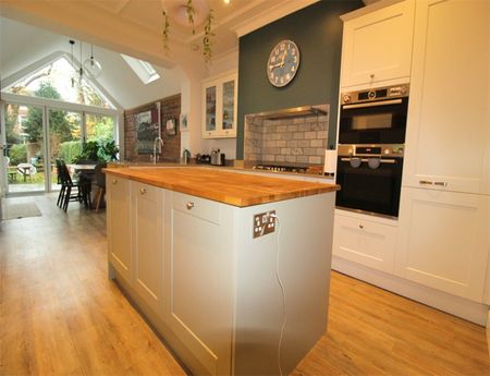 3 Bedroom Semi Detached To Let - Photo 3