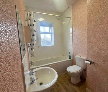 4 bedroom terraced house to rent - Photo 6