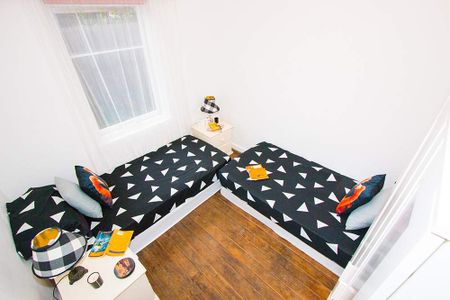 BEST LOCATION FOUR BEDROOM APARTMENT. - Photo 5