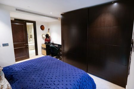 Luxurious Two Bedroom Apartment in Kensington, London W14 - Photo 3