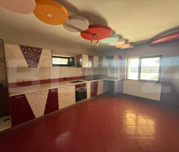 Casă mare, 9 camere, curte 1000 mp – disponibilă pentru - Fotografie 2