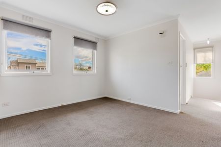 142 Osborne Street, Williamstown VIC 3016 - House For Rent | Domain - Photo 2