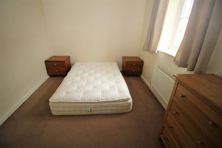 3 bedroom semi-detached house to rent - Photo 3