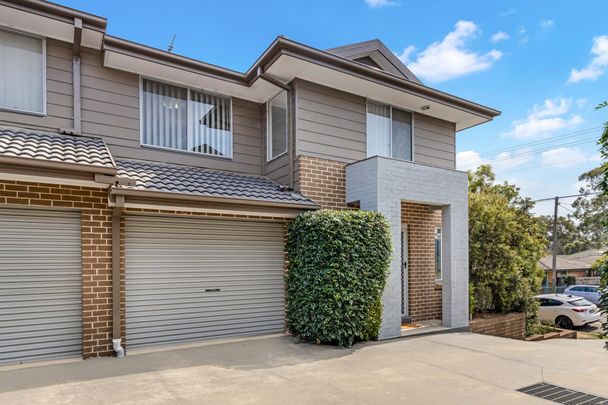 TOWNHOUSE IN HEART OF PENRITH!!! - Photo 1