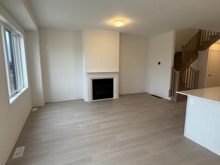 For Lease - 103 Sanderson Drive, Kawartha Lakes, Ontario - Photo 2